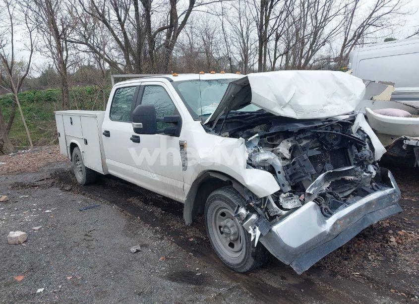 2019 Ford F-350 CHASSIS XL (VIN 1FD8W3E68KEG58778) main photo