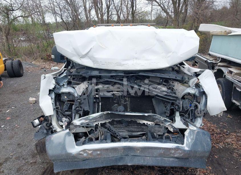 Photo 12 of 2019 Ford F-350 CHASSIS XL (VIN 1FD8W3E68KEG58778)