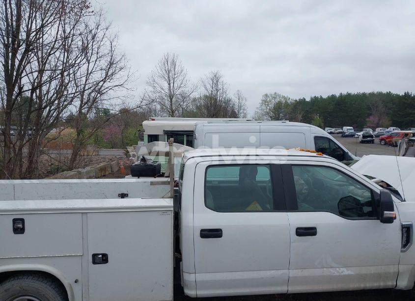 Photo 13 of 2019 Ford F-350 CHASSIS XL (VIN 1FD8W3E68KEG58778)