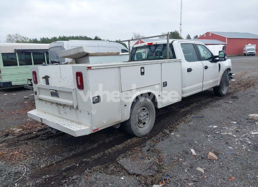 Photo 4 of 2019 Ford F-350 CHASSIS XL (VIN 1FD8W3E68KEG58778)