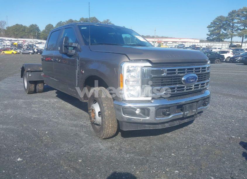 2023 Ford F-350 CHASSIS XL (VIN 1FD8W3GT4PEC55200) main photo