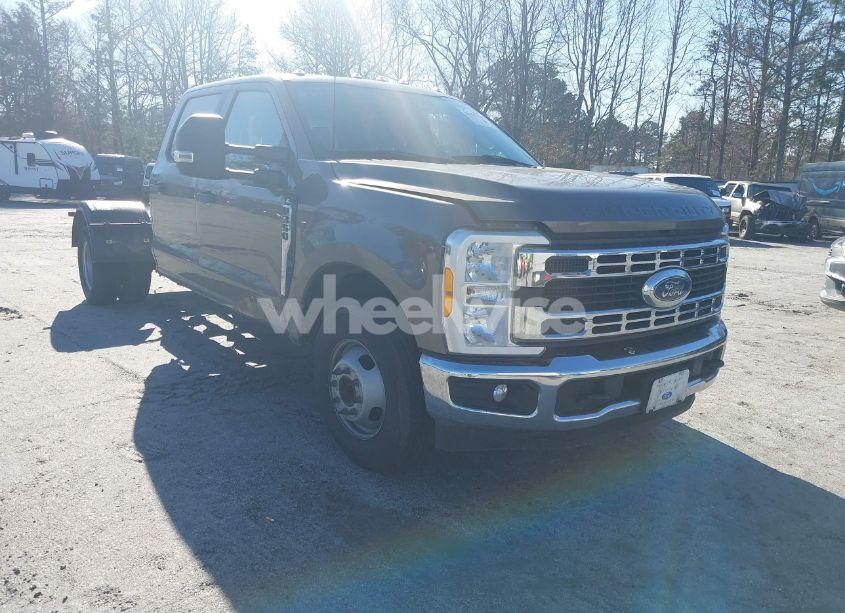 2023 Ford F-350 CHASSIS XL (VIN 1FD8W3GT6PEC55196) main photo