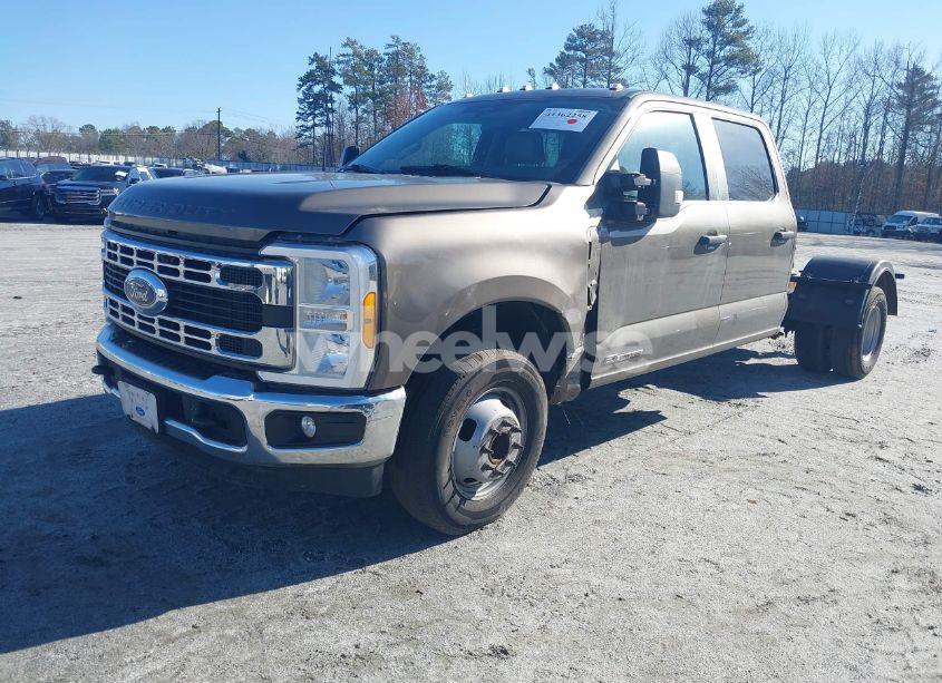 Photo 2 of 2023 Ford F-350 CHASSIS XL (VIN 1FD8W3GT6PEC55196)