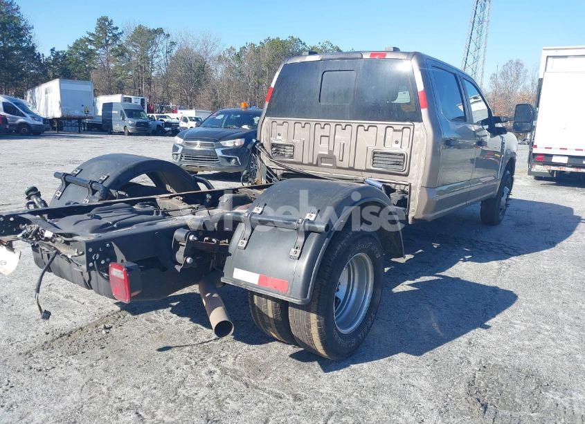 Photo 4 of 2023 Ford F-350 CHASSIS XL (VIN 1FD8W3GT6PEC55196)