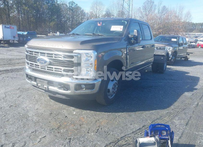 Photo 2 of 2023 Ford F-350 CHASSIS XL (VIN 1FD8W3GT8PEC55202)