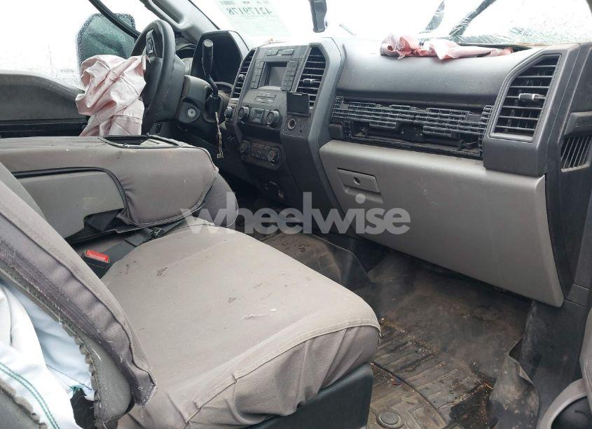 Photo 5 of 2021 Ford F-350 CHASSIS XL (VIN 1FD8W3HT0MEC55317)