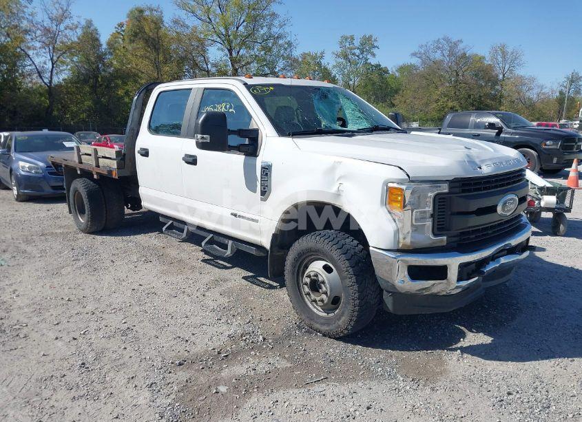 2017 Ford F-350 CHASSIS XL (VIN 1FD8W3HT3HEC91007) main photo