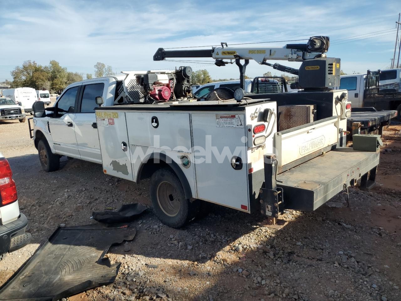 Photo 2 of 2019 FORD F350 SUPER DUTY UTILITY / SERVICE TRUCK (VIN 1FD8W3HT4KED03527)