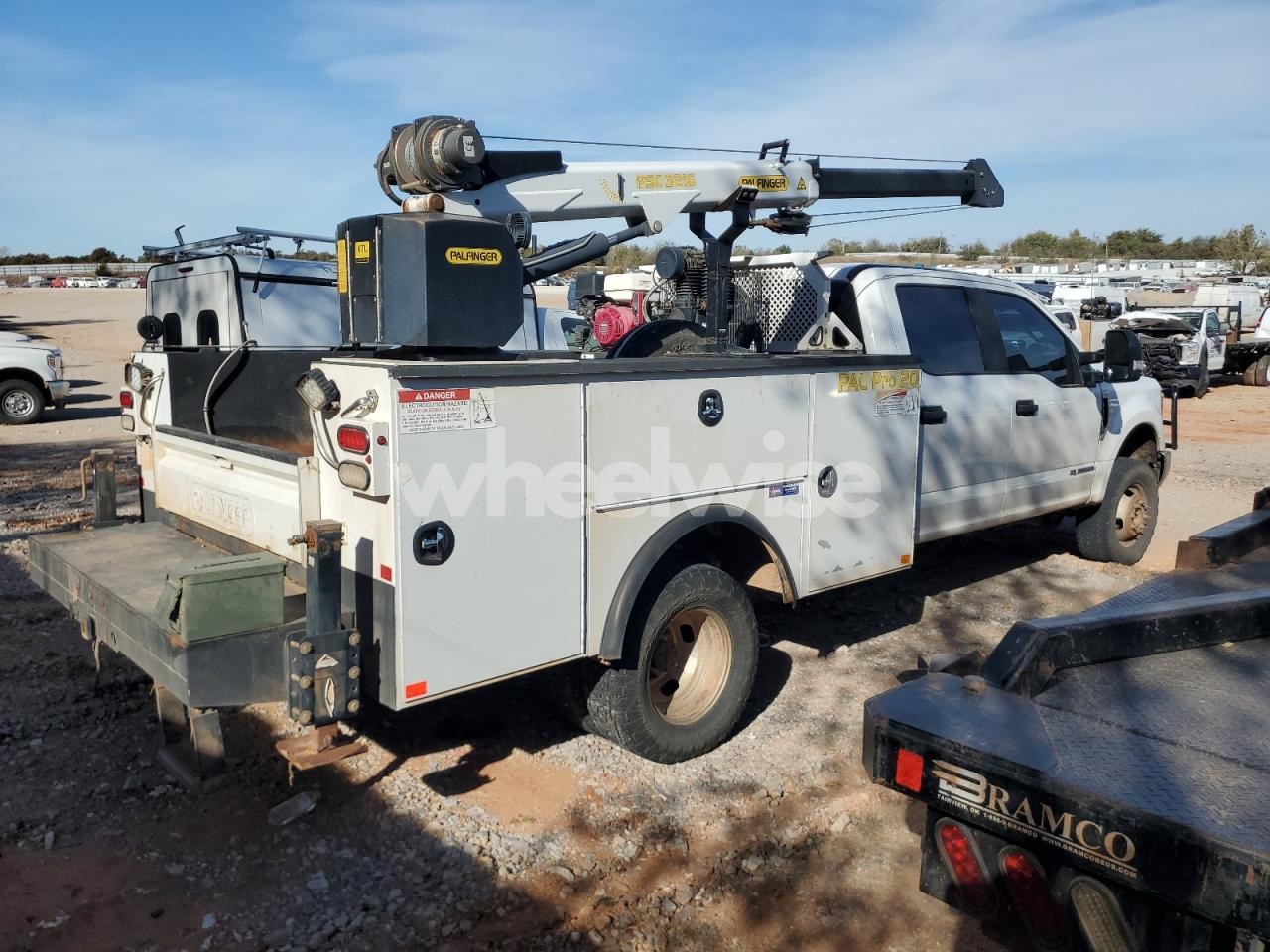 Photo 3 of 2019 FORD F350 SUPER DUTY UTILITY / SERVICE TRUCK (VIN 1FD8W3HT4KED03527)