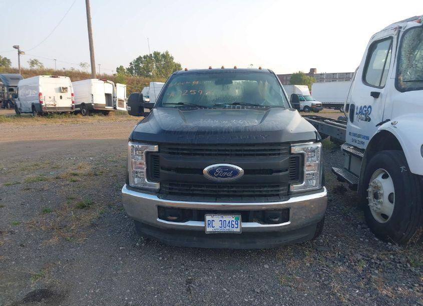 Photo 12 of 2019 Ford F-350 CHASSIS XL (VIN 1FD8W3HT7KEE19935)