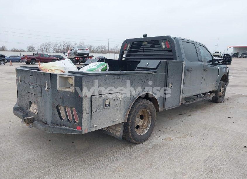 Photo 4 of 2021 Ford F-350 CHASSIS XLT (VIN 1FD8W3HT7MEC12724)