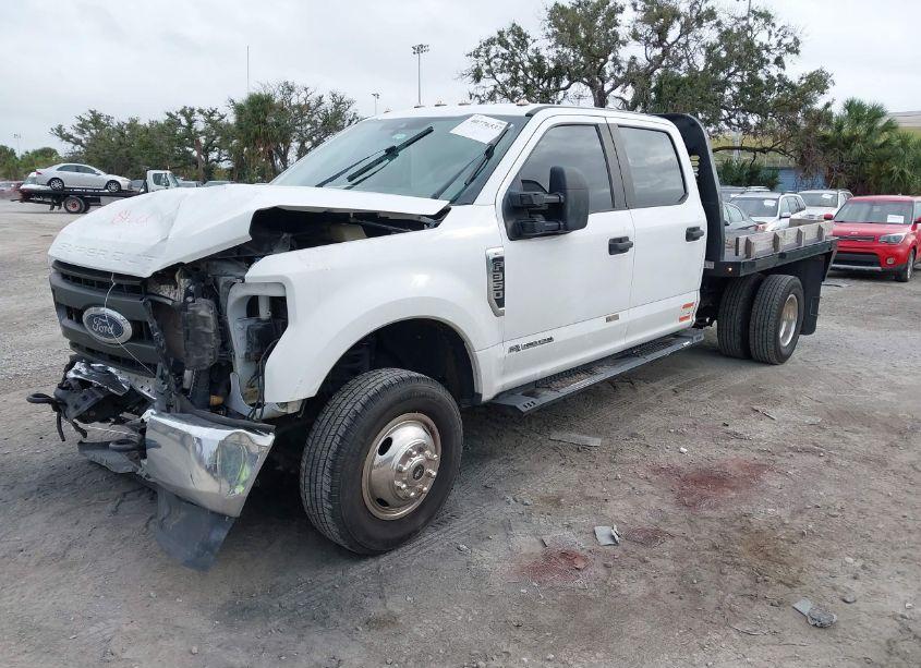 Photo 2 of 2021 Ford F-350 CHASSIS XL (VIN 1FD8W3HT7MED60307)