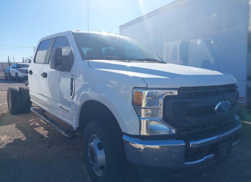 2020 Ford F-350 CHASSIS XL (VIN 1FD8W3HT8LEE12140) main photo