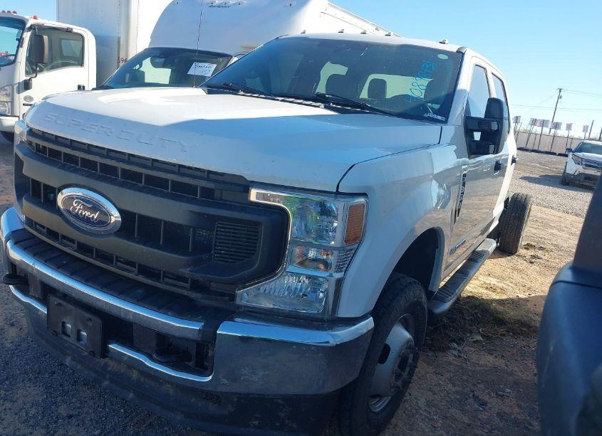 Photo 2 of 2020 Ford F-350 CHASSIS XL (VIN 1FD8W3HT8LEE12140)
