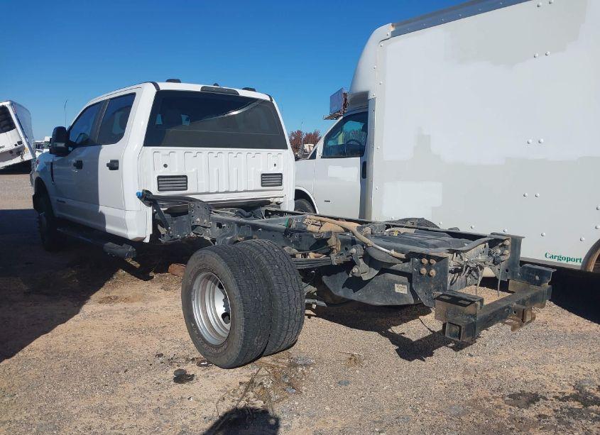 Photo 3 of 2020 Ford F-350 CHASSIS XL (VIN 1FD8W3HT8LEE12140)