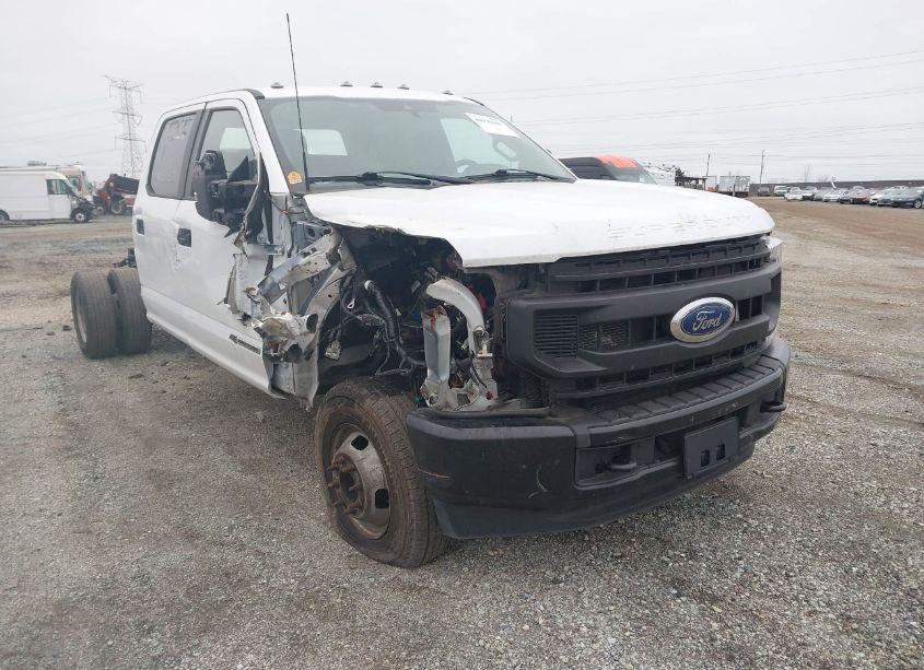 2022 Ford F-350 CHASSIS XL (VIN 1FD8W3HT9NEF96894) main photo