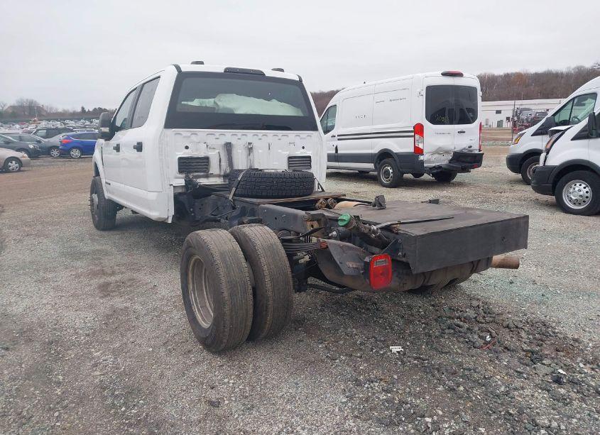 Photo 3 of 2022 Ford F-350 CHASSIS XL (VIN 1FD8W3HT9NEF96894)