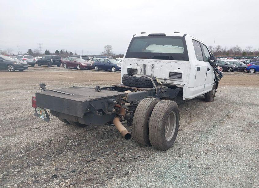 Photo 4 of 2022 Ford F-350 CHASSIS XL (VIN 1FD8W3HT9NEF96894)
