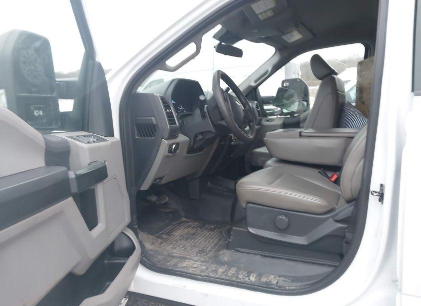 Photo 6 of 2022 Ford F-350 CHASSIS XL (VIN 1FD8W3HT9NEF96894)