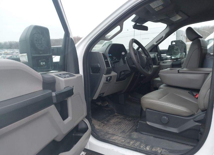 Photo 7 of 2022 Ford F-350 CHASSIS XL (VIN 1FD8W3HT9NEF96894)