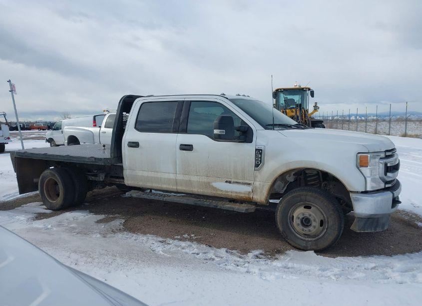 Photo 13 of 2022 Ford F-350 CHASSIS XLT (VIN 1FD8W3HTXNEG27375)