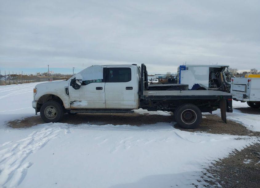 Photo 14 of 2022 Ford F-350 CHASSIS XLT (VIN 1FD8W3HTXNEG27375)