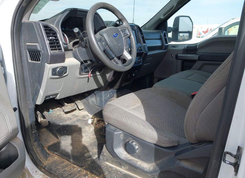 Photo 6 of 2022 Ford F-350 CHASSIS XLT (VIN 1FD8W3HTXNEG27375)