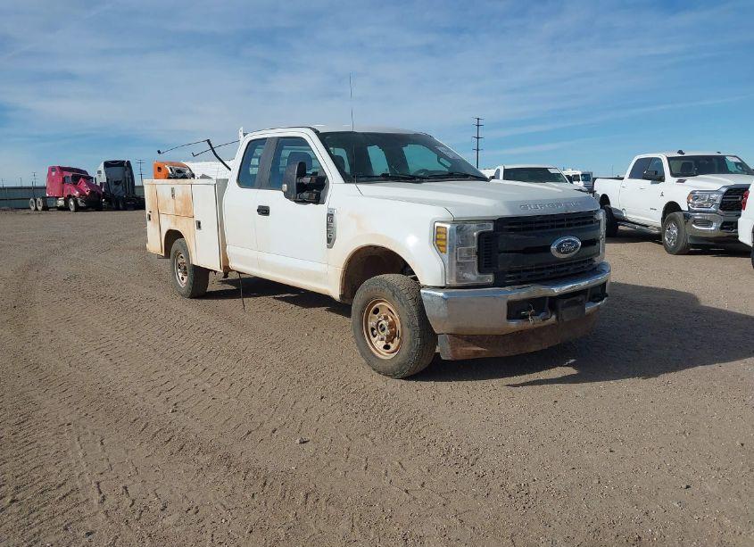 2019 Ford F-350 XL (VIN 1FD8X3B60KEF83222) main photo