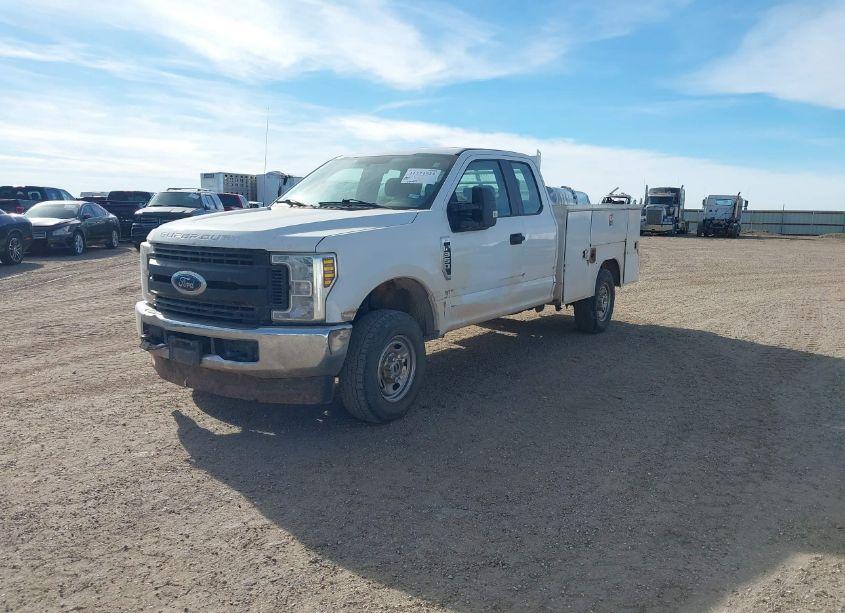 Photo 2 of 2019 Ford F-350 XL (VIN 1FD8X3B60KEF83222)