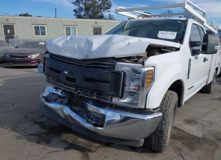 Photo 11 of 2019 Ford F-350 CHASSIS XL (VIN 1FD8X3ET9KEF25630)