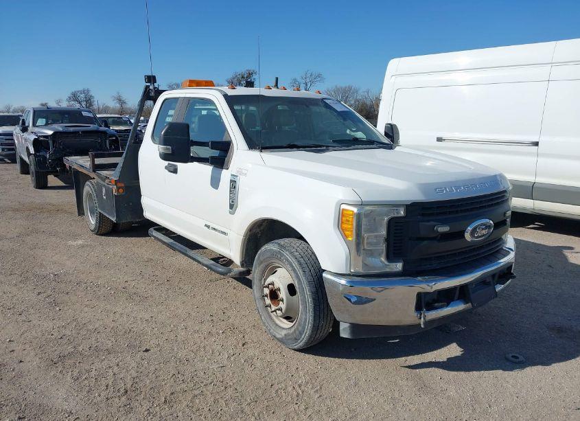 2017 Ford F-350 CHASSIS XL (VIN 1FD8X3GT1HED07591) main photo