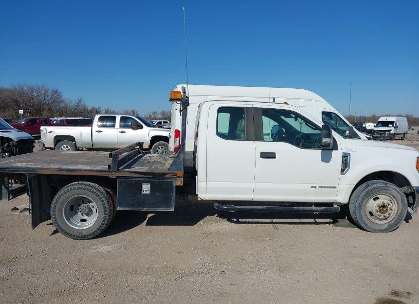 Photo 13 of 2017 Ford F-350 CHASSIS XL (VIN 1FD8X3GT1HED07591)