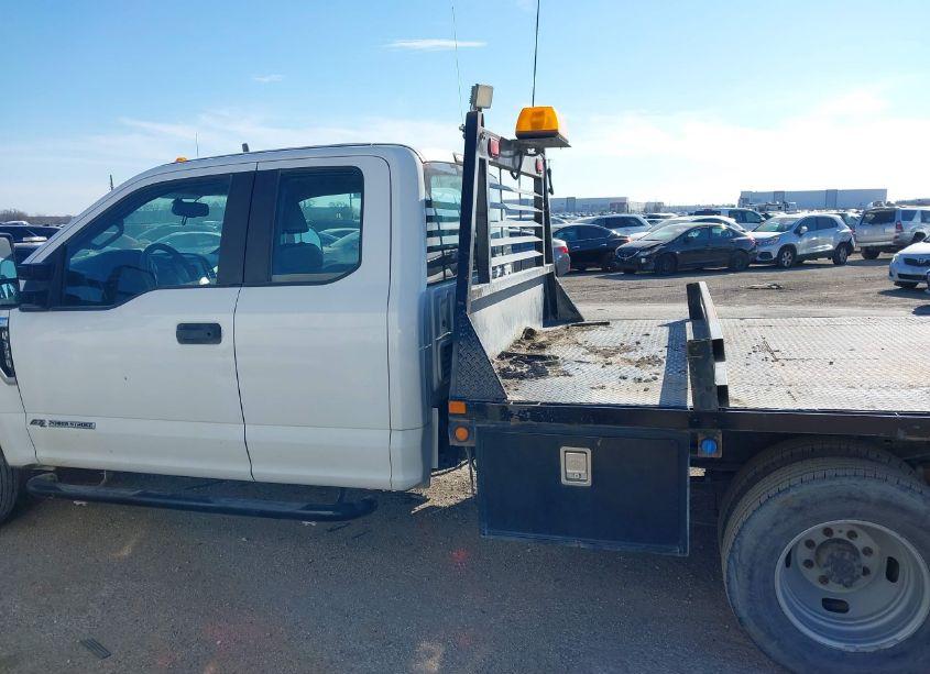 Photo 14 of 2017 Ford F-350 CHASSIS XL (VIN 1FD8X3GT1HED07591)