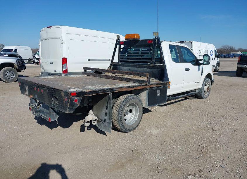 Photo 4 of 2017 Ford F-350 CHASSIS XL (VIN 1FD8X3GT1HED07591)