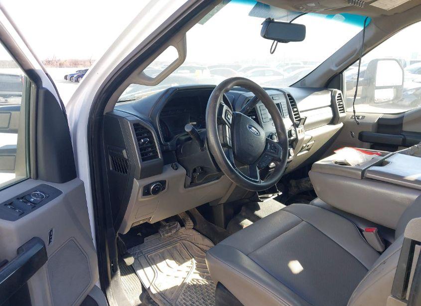 Photo 7 of 2017 Ford F-350 CHASSIS XL (VIN 1FD8X3GT1HED07591)