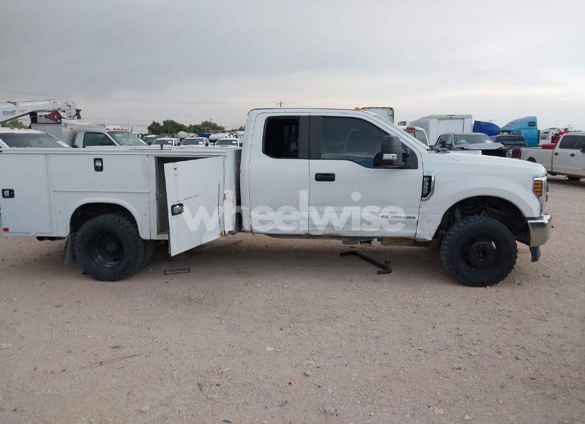 Photo 12 of 2018 Ford F-350 CHASSIS XL (VIN 1FD8X3HT6JED05601)