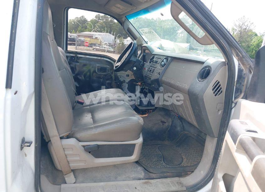 Photo 6 of 2008 Ford F-550 CHASSIS XL/XLT (VIN 1FDAF56R18EE61501)