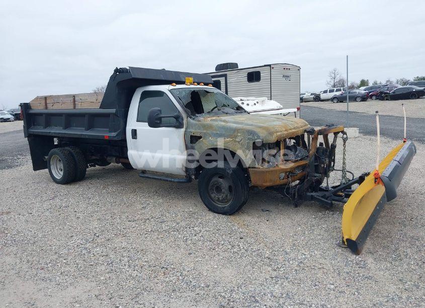 2008 Ford F-550 CHASSIS XL/XLT (VIN 1FDAF56RX8EC98301) main photo