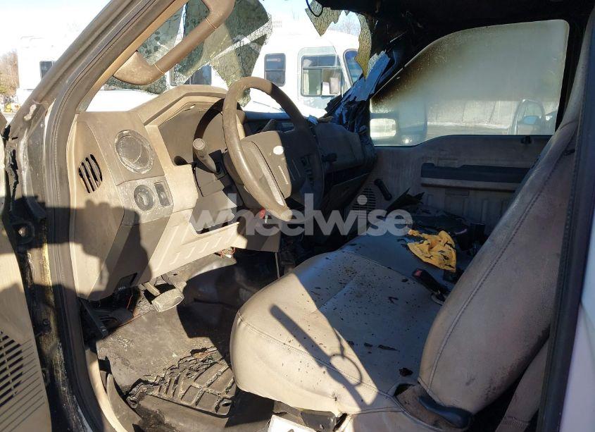 Photo 5 of 2008 Ford F-550 CHASSIS XL/XLT (VIN 1FDAF56RX8EC98301)