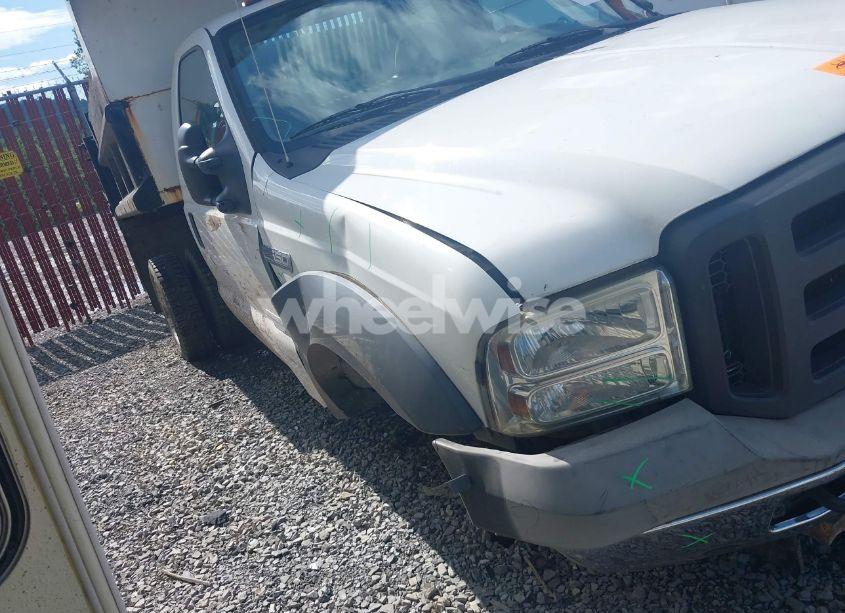 2005 Ford F-550 XL/XLT (VIN 1FDAF57P75EA40245) main photo