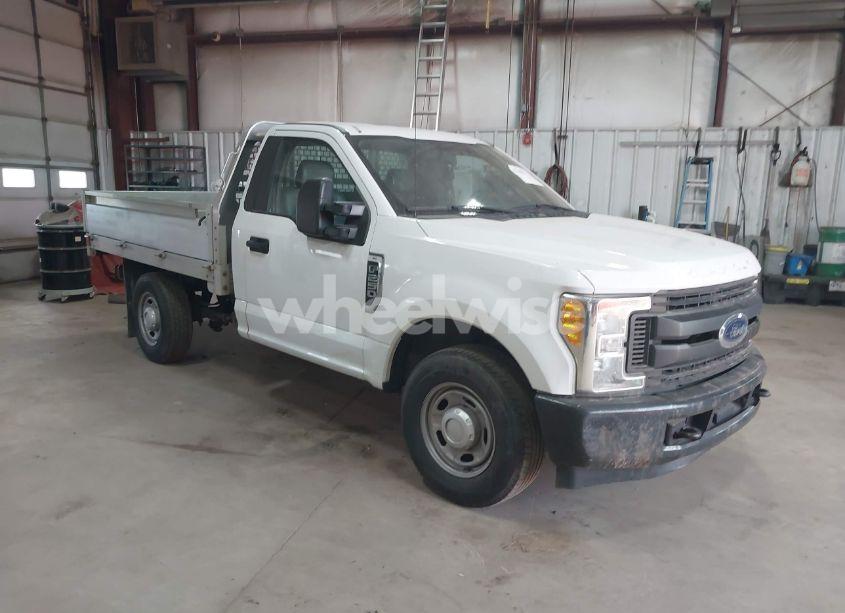 2017 Ford F-250 XL (VIN 1FDBF2A60HEC99876) main photo