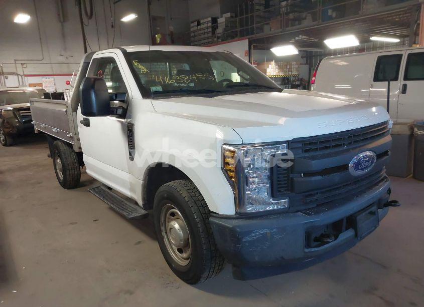 2018 Ford F-250 XL (VIN 1FDBF2A60JEC26884) main photo