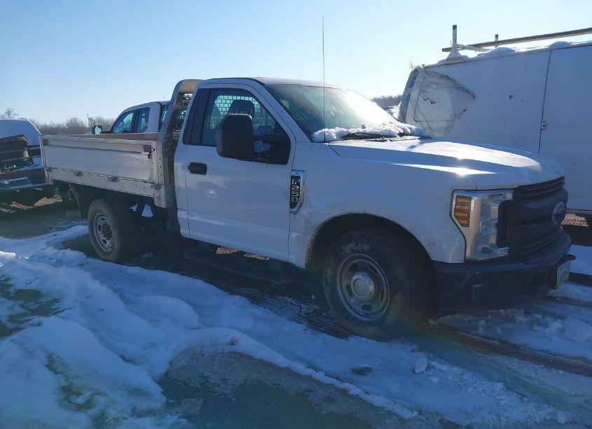 2019 Ford F-250 XL (VIN 1FDBF2A63KEG59665) main photo