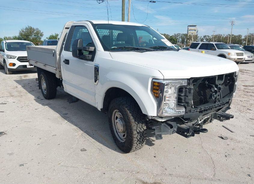 2019 Ford F-250 XL (VIN 1FDBF2A64KED43076) main photo