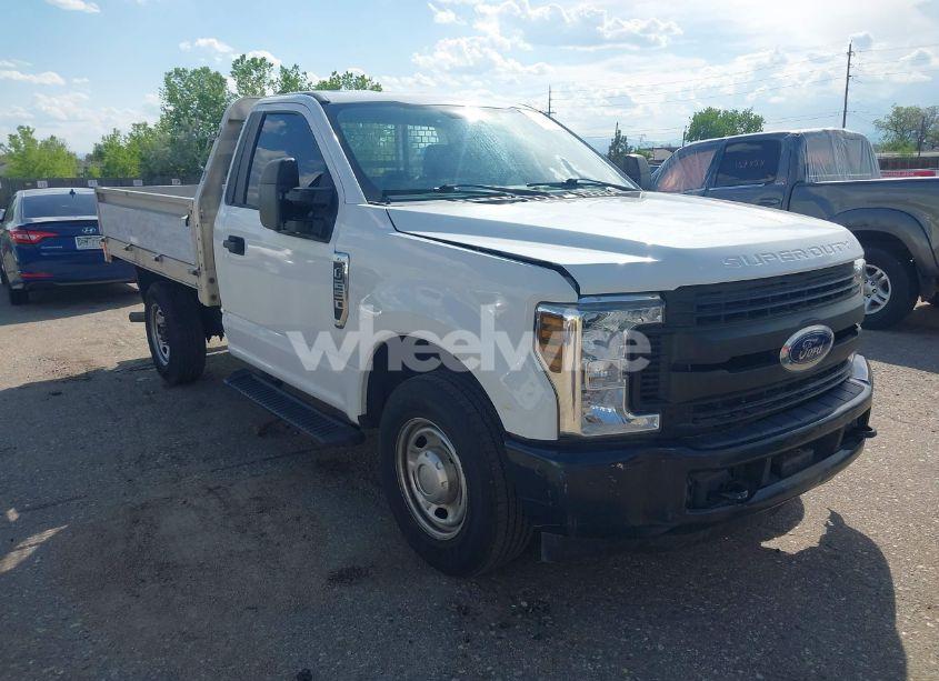 2019 Ford F-250 XL (VIN 1FDBF2A64KED43157) main photo