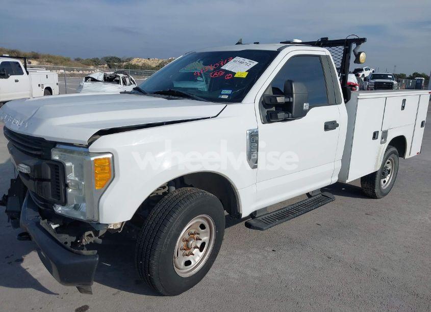 Photo 2 of 2017 Ford F-250 XL (VIN 1FDBF2A66HEC34529)