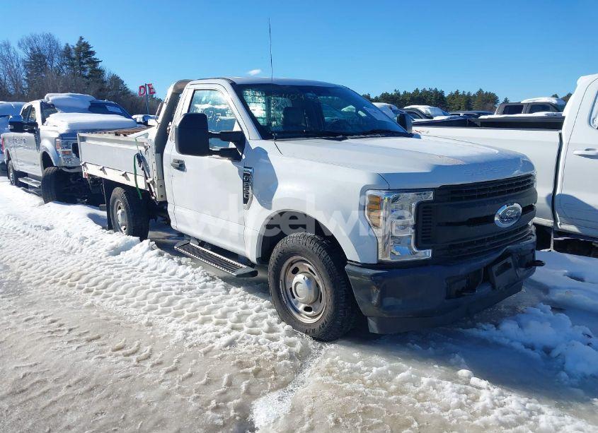 2018 Ford F-250 XL (VIN 1FDBF2A66JEC26887) main photo