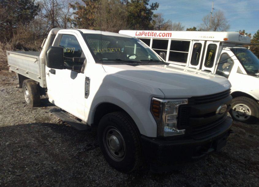 2019 Ford F-250 XL (VIN 1FDBF2A68KEF66642) main photo