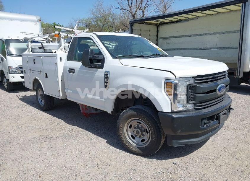 2019 Ford F-250 XL (VIN 1FDBF2B69KED38034) main photo