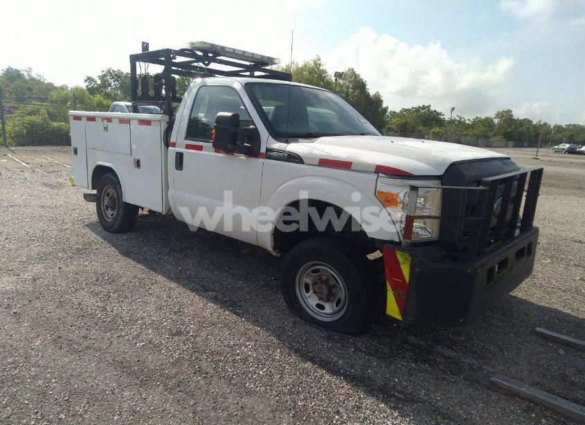2015 Ford F-250 XL (VIN 1FDBF2BT9FEC28029) main photo